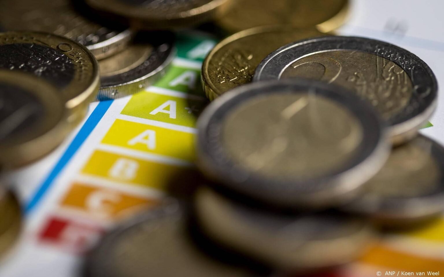 ENERGIE WORDT STEEDS DUURDER: HOE SIMPEL EN GOEDKOOP BESPAREN?